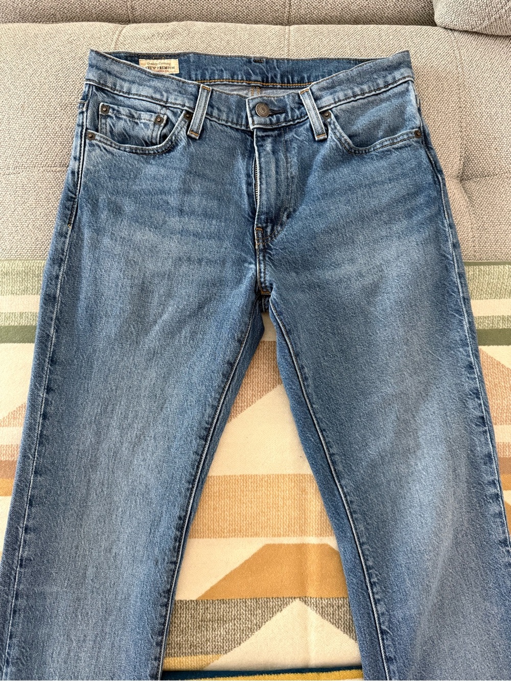 Levi's Men's Straight Jeans in Medium Blue Denim